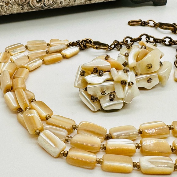 Vintage Mother of Pearl Necklace & Earrings - Picture 10 of 17